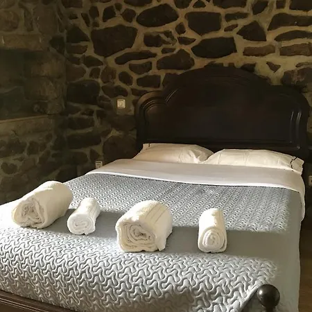 Casinhas Do Ribeiro * ポーヴォア・デ・ラニョゾ